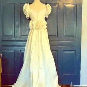 Vintage wedding dress